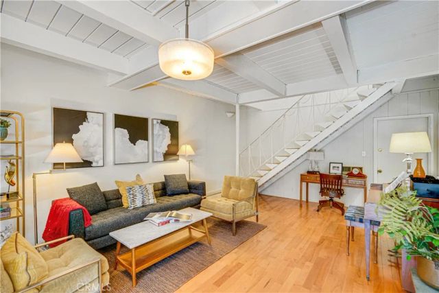 4268 Troost, Studio City, CA 91604