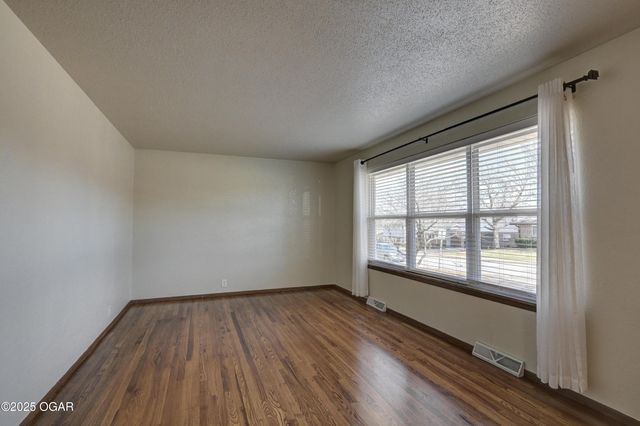 2614 S Michigan Avenue, Joplin, MO 64804