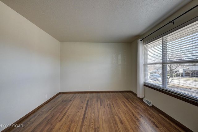 2614 S Michigan Avenue, Joplin, MO 64804