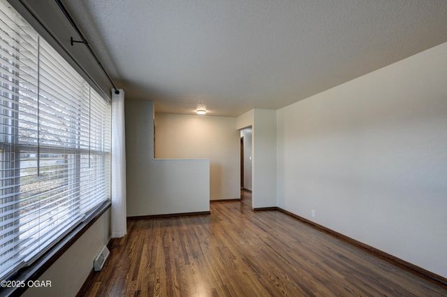 2614 S Michigan Avenue, Joplin, MO 64804