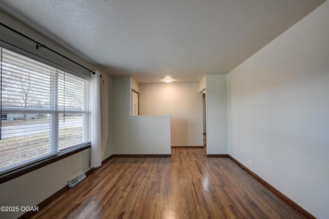 2614 S Michigan Avenue, Joplin, MO 64804