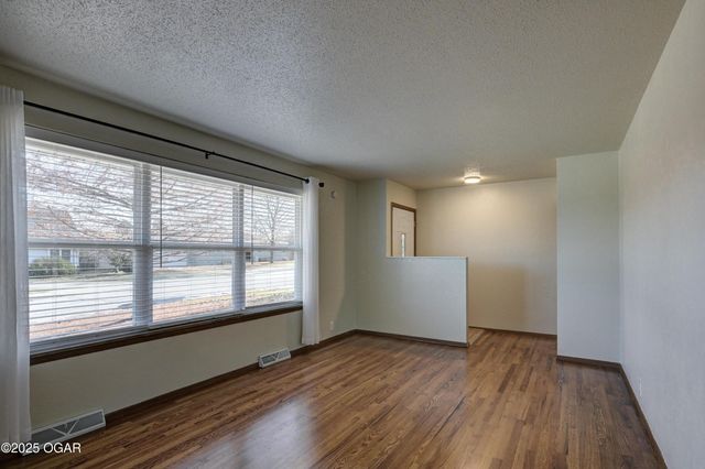 2614 S Michigan Avenue, Joplin, MO 64804