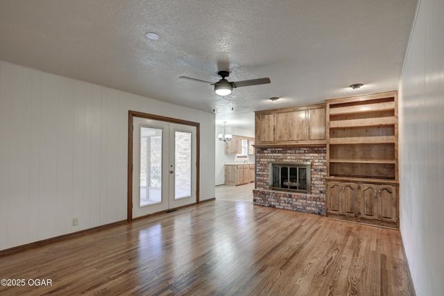 2614 S Michigan Avenue, Joplin, MO 64804