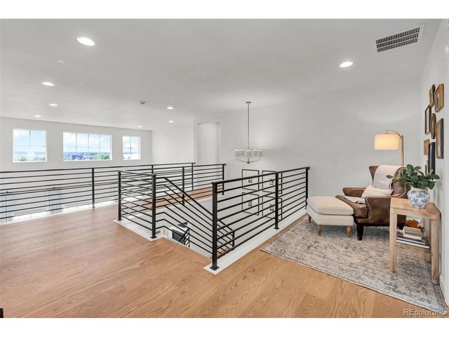 5534 Riverbend Ave, Longmont, CO 80504