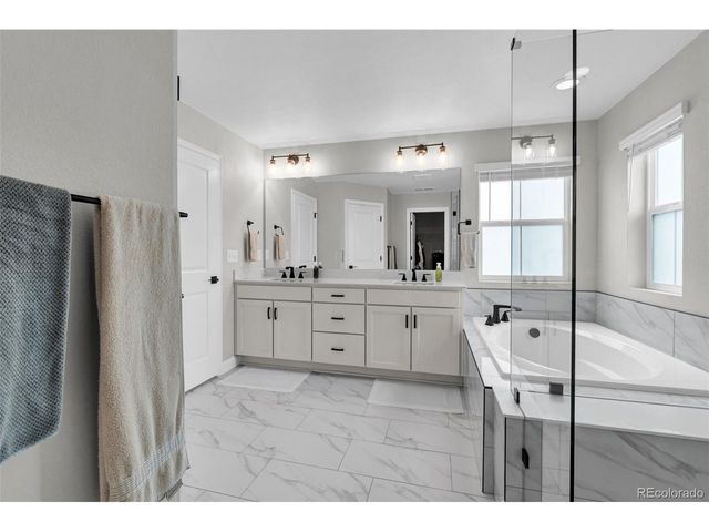 5534 Riverbend Ave, Longmont, CO 80504