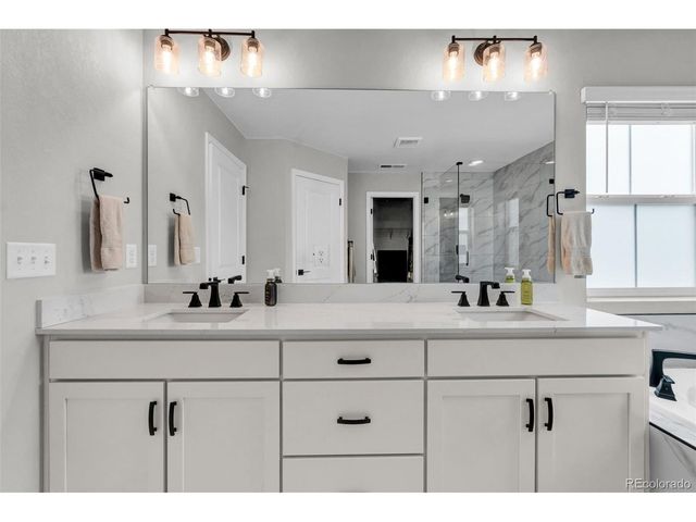 5534 Riverbend Ave, Longmont, CO 80504