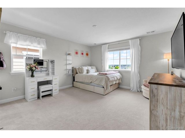 5534 Riverbend Ave, Longmont, CO 80504