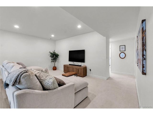 5534 Riverbend Ave, Longmont, CO 80504