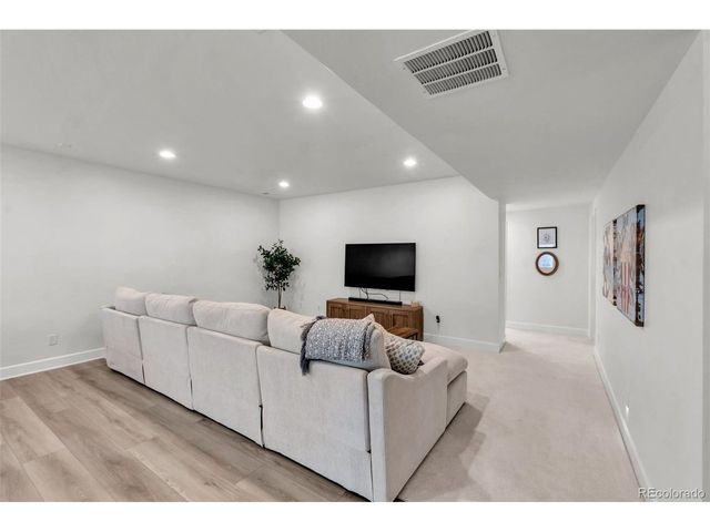 5534 Riverbend Ave, Longmont, CO 80504