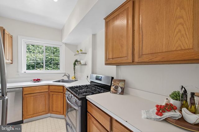 3221 VALLEY DR #712, Alexandria, VA 22302
