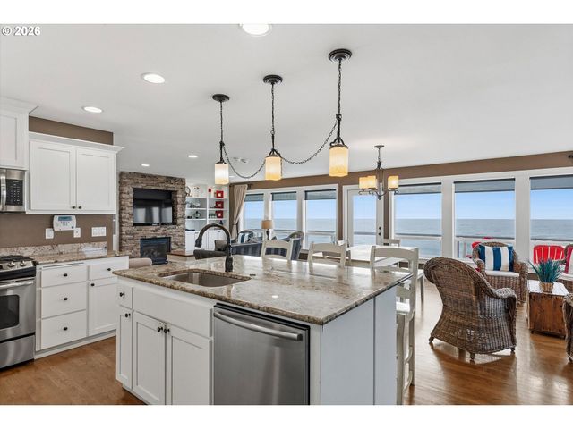 1233 Sw COAST Ave, Lincoln City, OR 97367