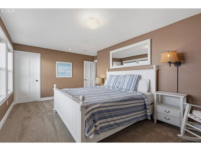 1233 Sw COAST Ave, Lincoln City, OR 97367