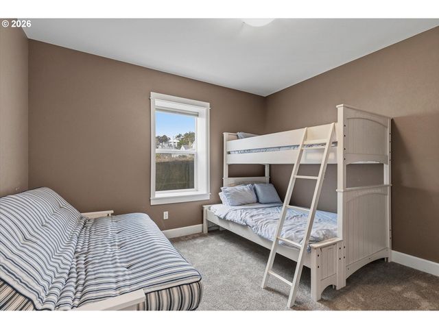 1233 Sw COAST Ave, Lincoln City, OR 97367