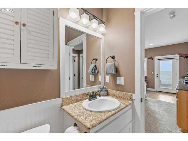 1233 Sw COAST Ave, Lincoln City, OR 97367