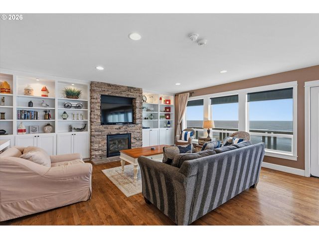 1233 Sw COAST Ave, Lincoln City, OR 97367