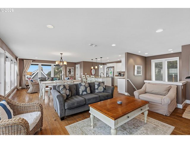 1233 Sw COAST Ave, Lincoln City, OR 97367