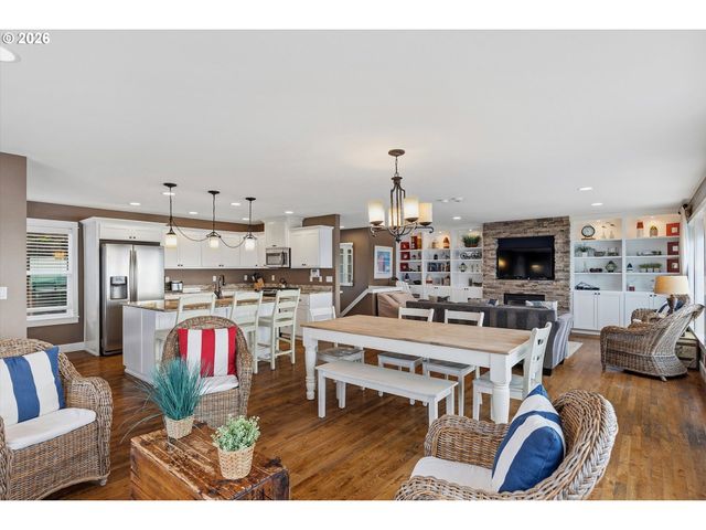 1233 Sw COAST Ave, Lincoln City, OR 97367