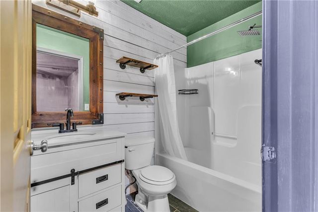8154 N Drury Avenue, Kansas City, MO 64119