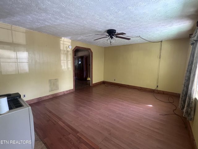 554 Mary Cromwell Rd, Jamestown, TN 38556