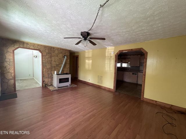 554 Mary Cromwell Rd, Jamestown, TN 38556