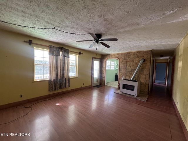 554 Mary Cromwell Rd, Jamestown, TN 38556