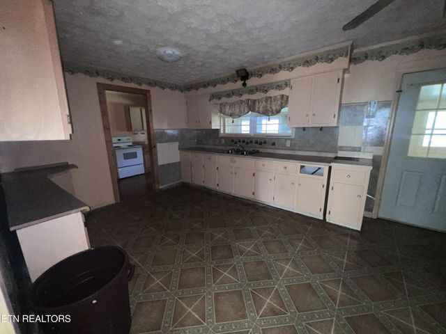 554 Mary Cromwell Rd, Jamestown, TN 38556