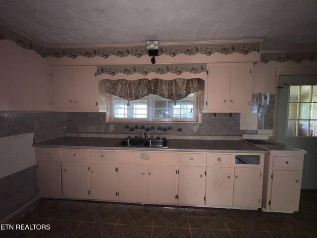 554 Mary Cromwell Rd, Jamestown, TN 38556