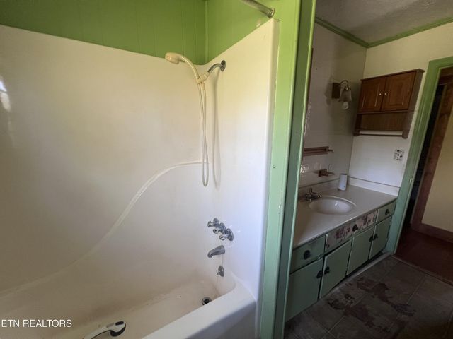 554 Mary Cromwell Rd, Jamestown, TN 38556