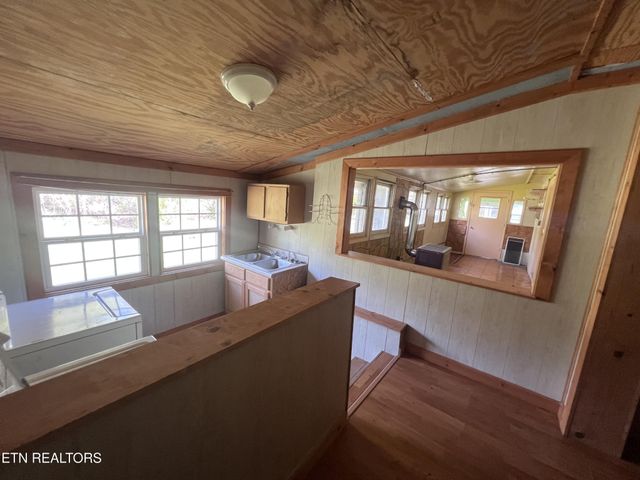 554 Mary Cromwell Rd, Jamestown, TN 38556