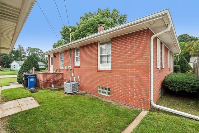 2606 Eisenhower DRIVE, Racine, WI 53405