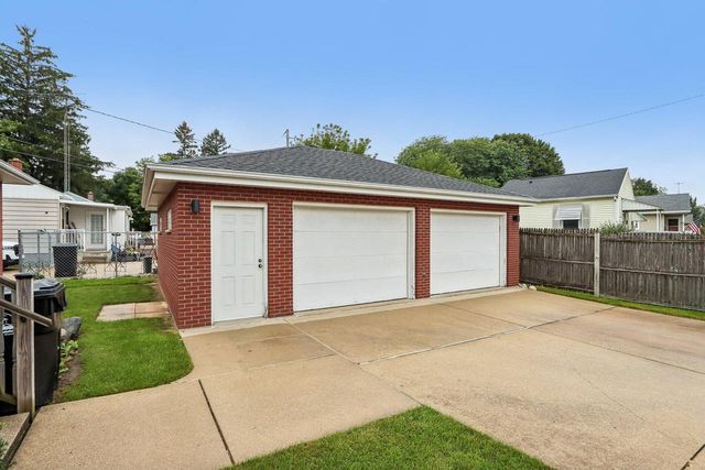 2606 Eisenhower DRIVE, Racine, WI 53405