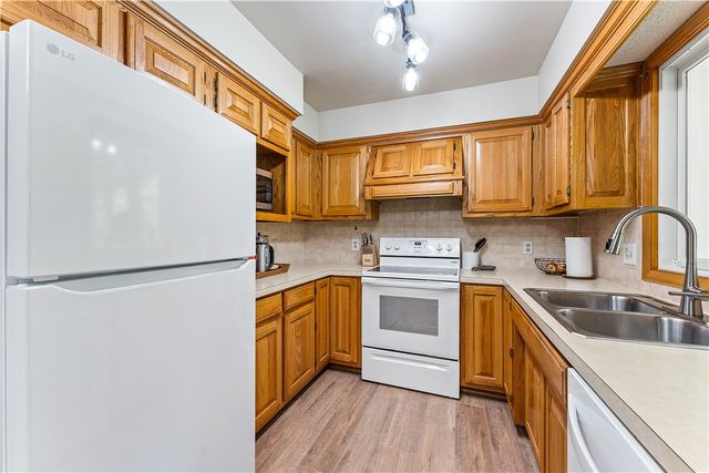 6 Zennor Lane, Bella Vista, AR 72715