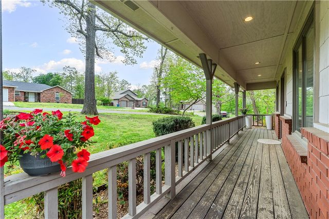 6 Zennor Lane, Bella Vista, AR 72715