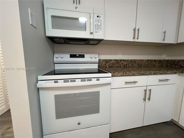 21133 SW 85th Ave 302, Cutler Bay, FL 33189