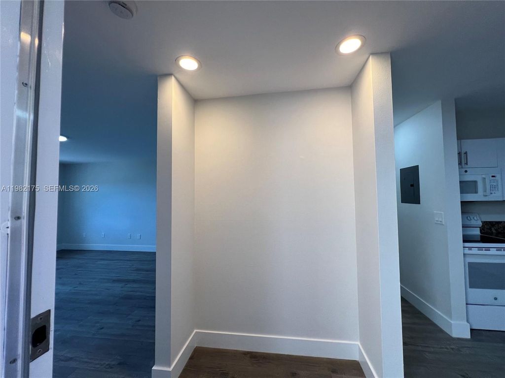 21133 SW 85th Ave 302, Cutler Bay, FL 33189