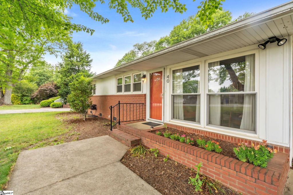 40 N Garden Circle, Greenville, SC 29615