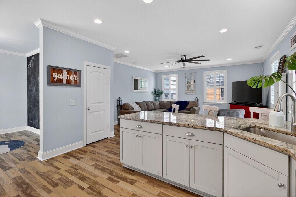 Image 10 of property listing at 5106 Celtic Drive, North Charleston, SC 29405