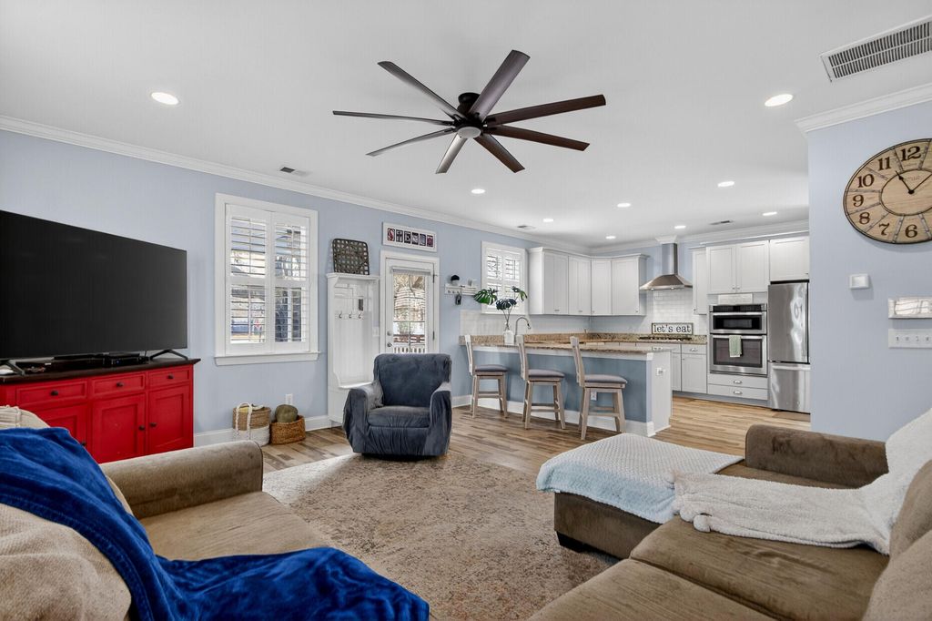 Image 15 of property listing at 5106 Celtic Drive, North Charleston, SC 29405