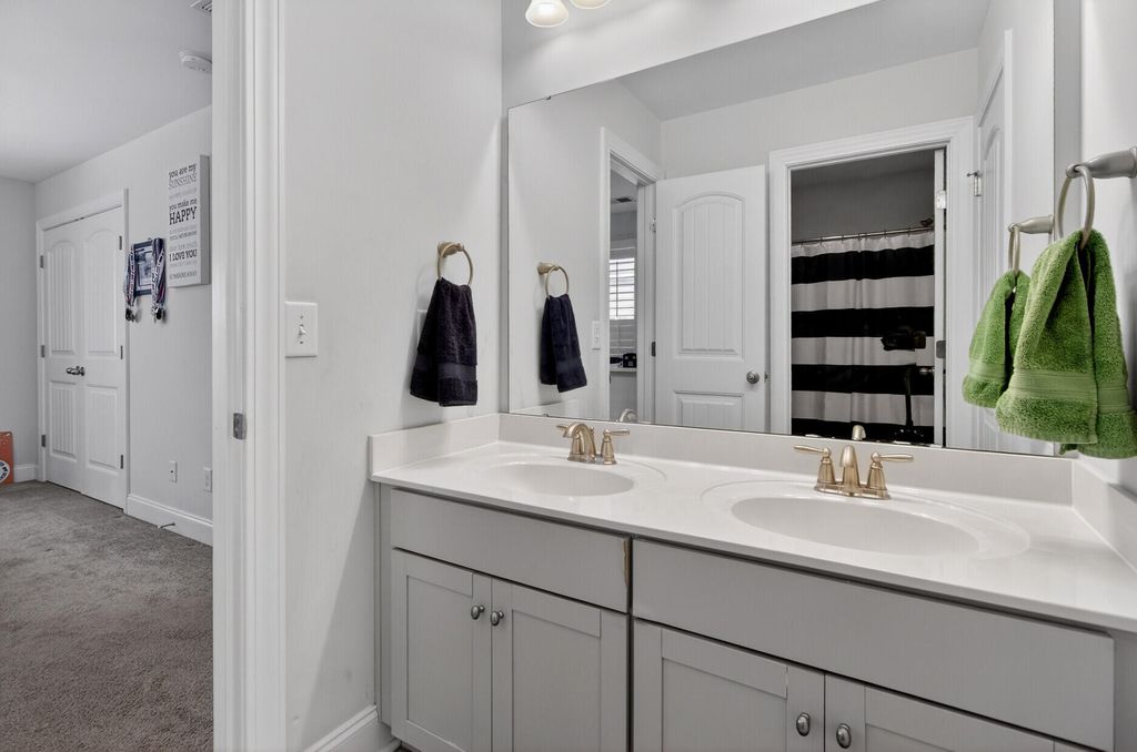 Image 36 of property listing at 5106 Celtic Drive, North Charleston, SC 29405