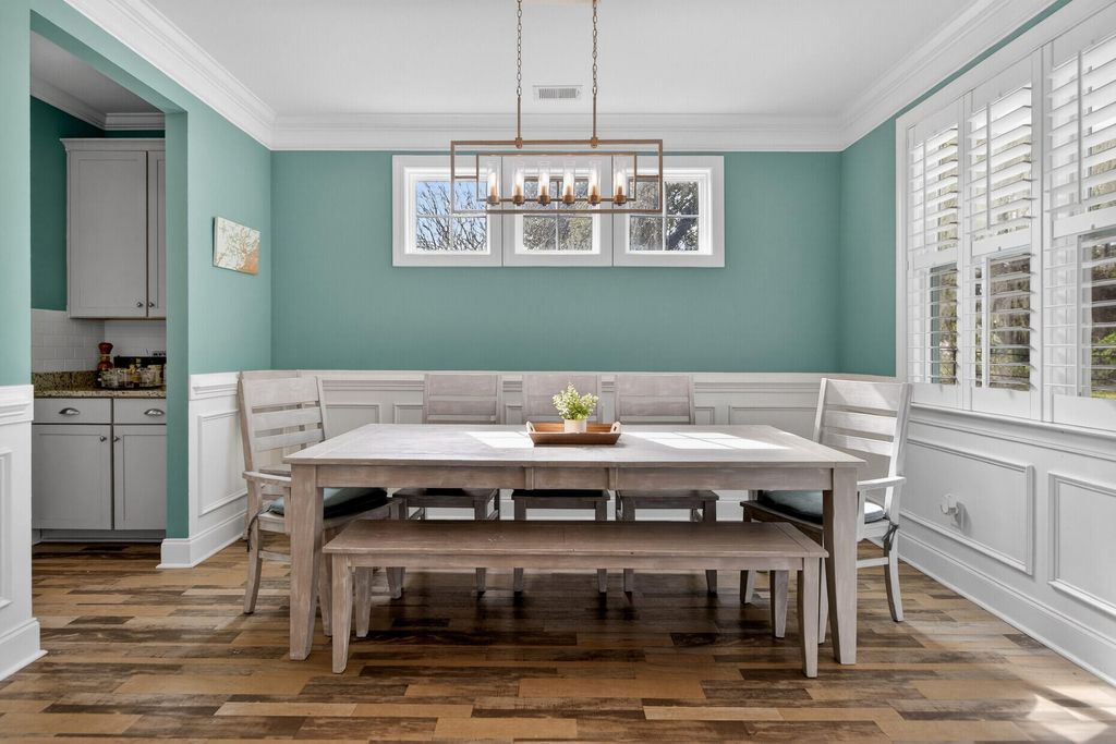 Image 6 of property listing at 5106 Celtic Drive, North Charleston, SC 29405