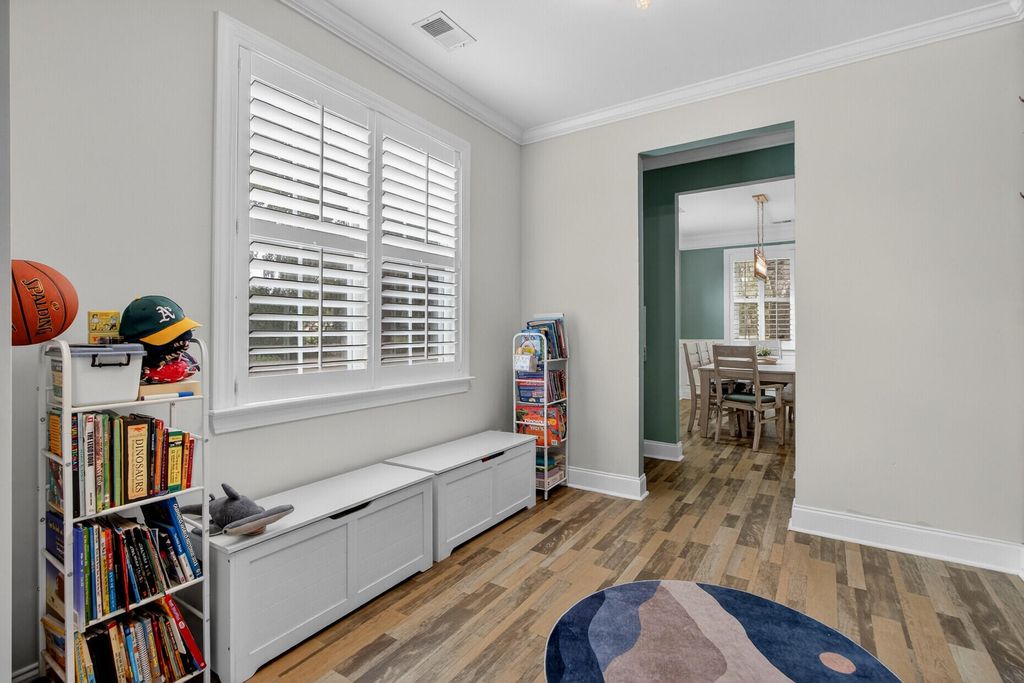 Image 8 of property listing at 5106 Celtic Drive, North Charleston, SC 29405