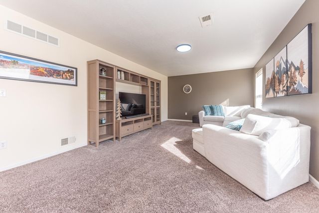 860 Prairie Lane, Milan, MI 48160