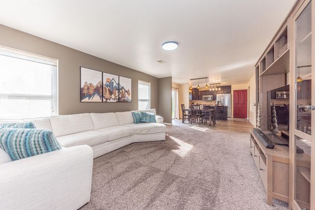 860 Prairie Lane, Milan, MI 48160