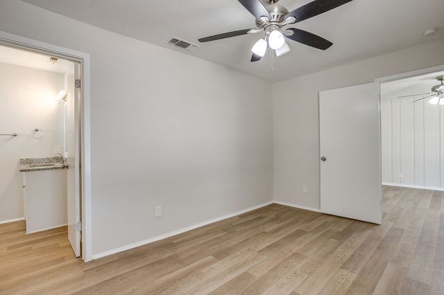 204 W Northern Avenue, Saginaw, TX 76179