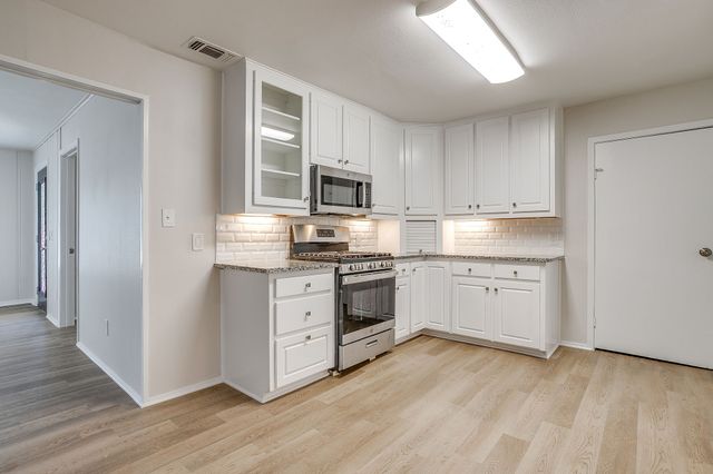 204 W Northern Avenue, Saginaw, TX 76179