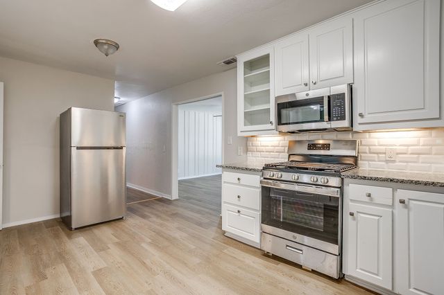204 W Northern Avenue, Saginaw, TX 76179