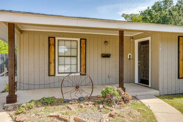 204 W Northern Avenue, Saginaw, TX 76179