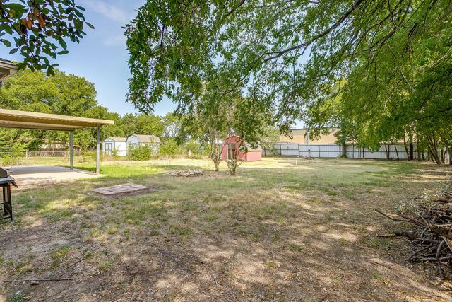 204 W Northern Avenue, Saginaw, TX 76179