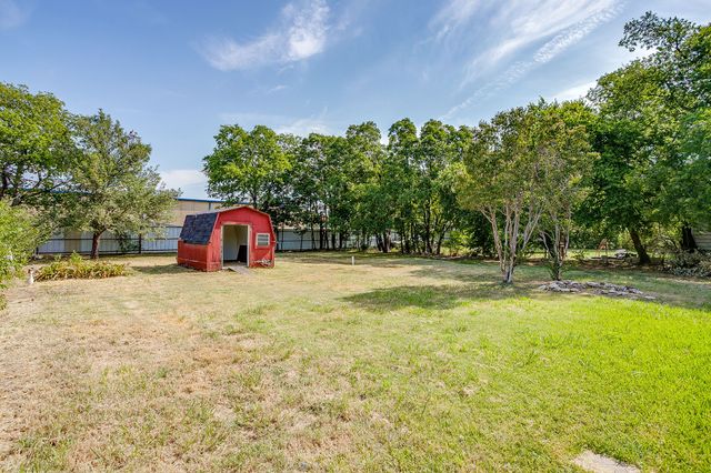 204 W Northern Avenue, Saginaw, TX 76179