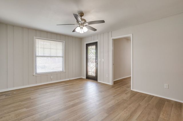 204 W Northern Avenue, Saginaw, TX 76179